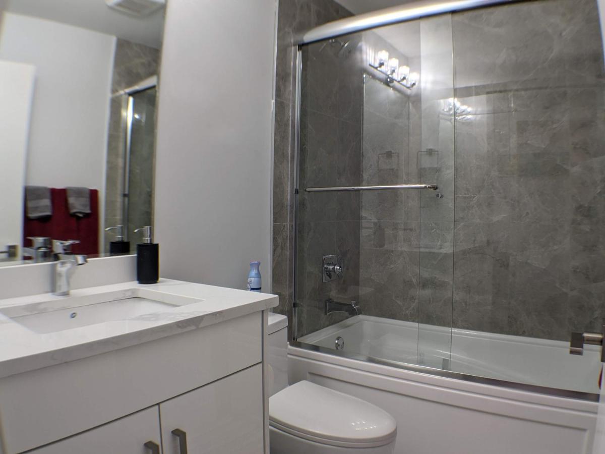 Modern & Luxurious Suites In เซอร์รีย์ ภายนอก รูปภาพ