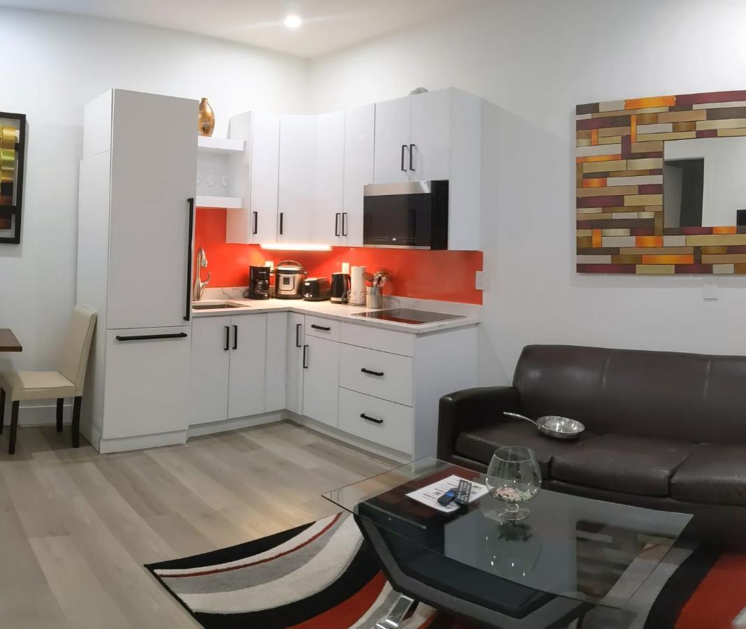 Modern & Luxurious Suites In เซอร์รีย์ ภายนอก รูปภาพ