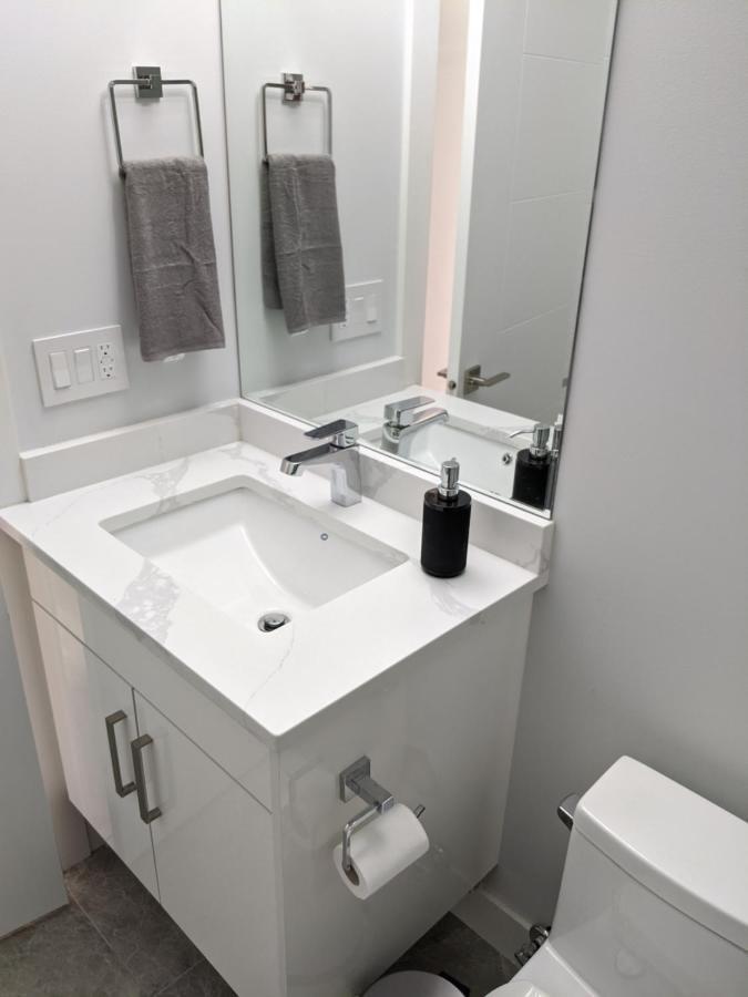 Modern & Luxurious Suites In เซอร์รีย์ ภายนอก รูปภาพ
