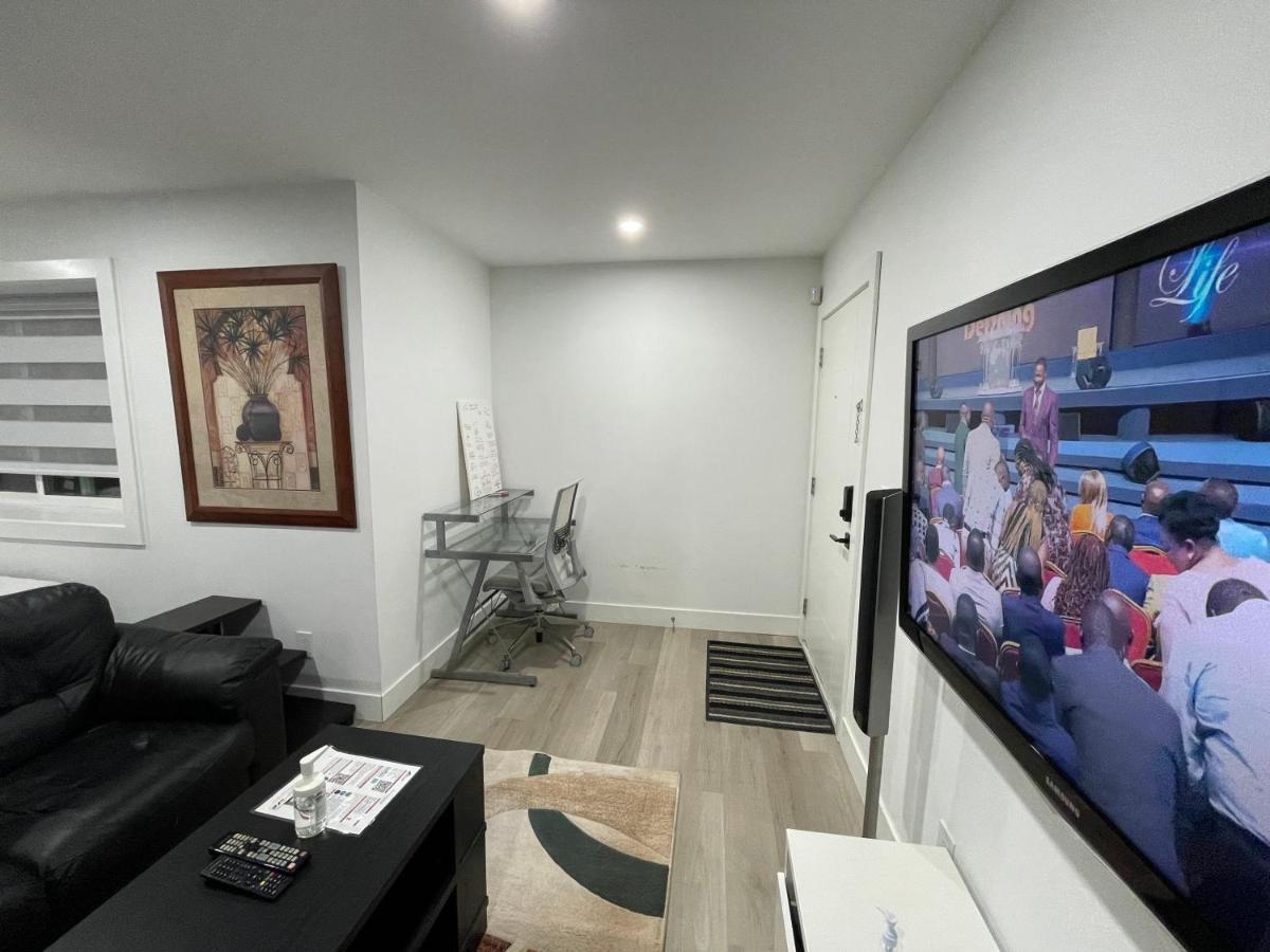Modern & Luxurious Suites In เซอร์รีย์ ภายนอก รูปภาพ