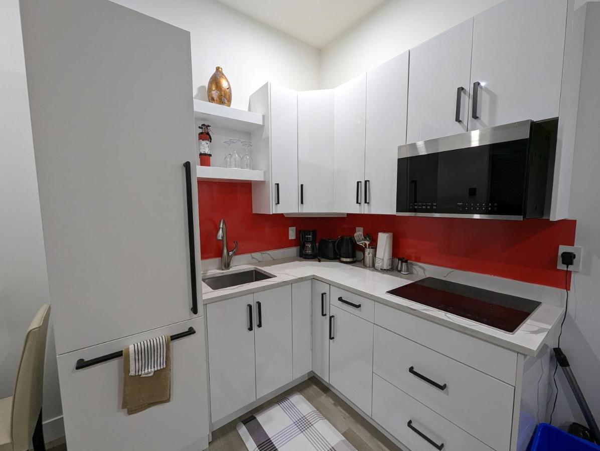 Modern & Luxurious Suites In เซอร์รีย์ ภายนอก รูปภาพ