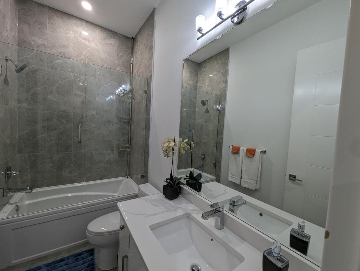 Modern & Luxurious Suites In เซอร์รีย์ ภายนอก รูปภาพ