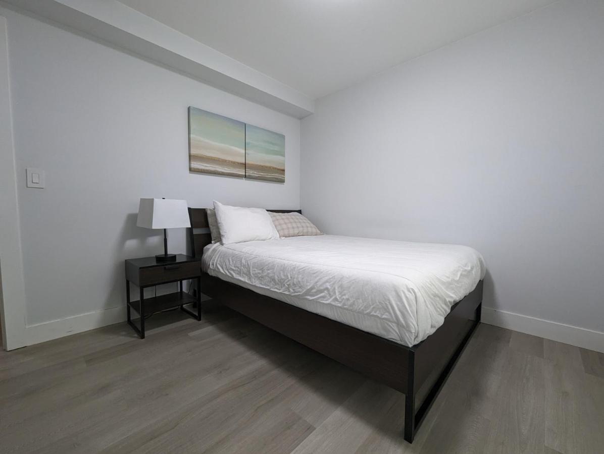 Modern & Luxurious Suites In เซอร์รีย์ ภายนอก รูปภาพ