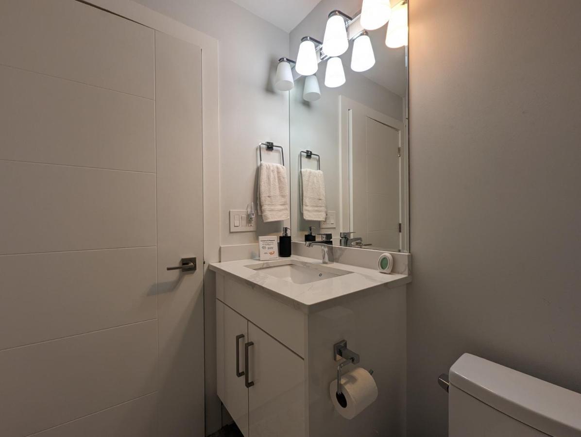 Modern & Luxurious Suites In เซอร์รีย์ ภายนอก รูปภาพ