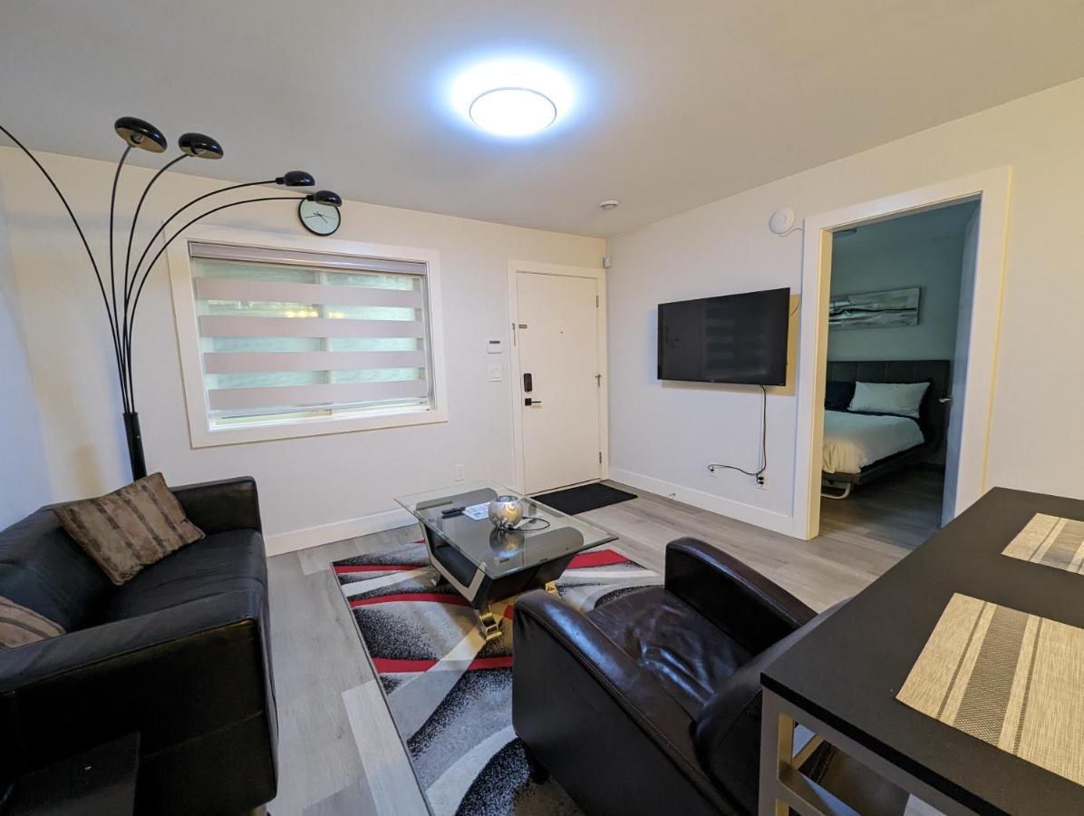 Modern & Luxurious Suites In เซอร์รีย์ ภายนอก รูปภาพ