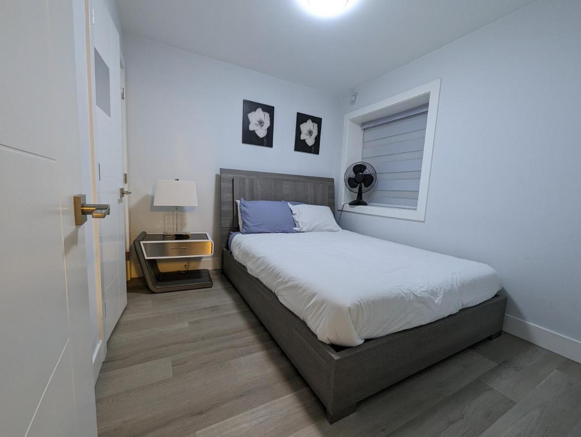 Modern & Luxurious Suites In เซอร์รีย์ ภายนอก รูปภาพ